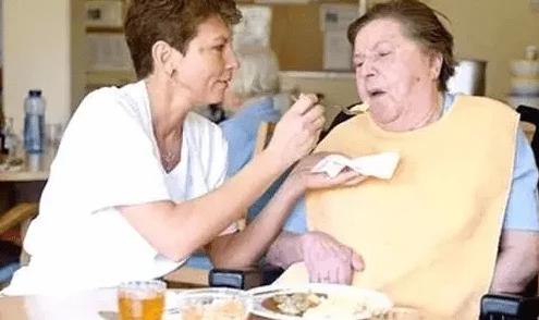 老太婆性裸交囗交：探讨老年人性行为的社会接受度与心理影响因素