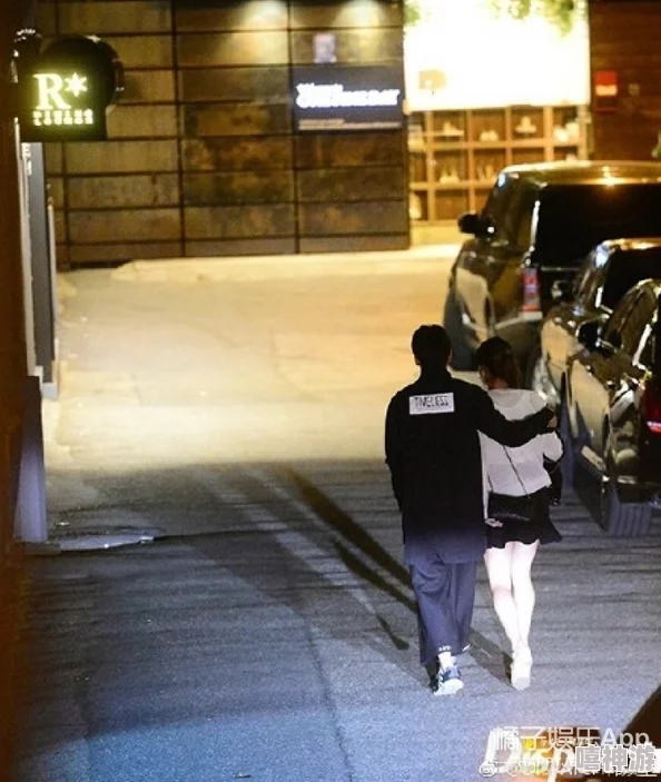 成人网曝热门事件吃瓜事件:某知名艺人被拍到与神秘女子深夜约会,疑似恋情曝光引发热议! 成人网曝热门事件吃瓜事件:某知名艺人被拍到与神秘女子深夜约会,疑似恋情曝光引发热议!