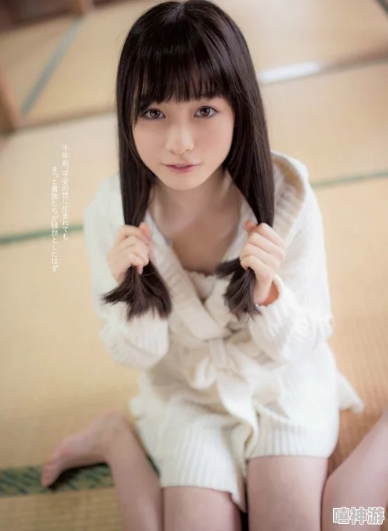 白丝校花扒开双,网友疯传视频曝光她与男友亲密关系细节 白丝校花扒开双,网友疯传视频曝光她与男友亲密关系细节