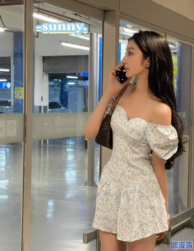 泰国娇小XXX另类惊爆!这个身材娇小的模特挑战传统审美,勇敢展现自我,赢得万千粉丝热议! 泰国娇小XXX另类惊爆!这个身材娇小的模特挑战传统审美,勇敢展现自我,赢得万千粉丝热议!