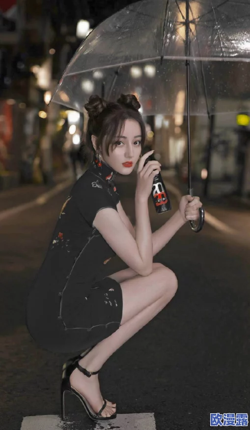 李丽莎尤物福利视频：震惊！她的最新作品竟引发全网热议，网友们纷纷表示无法自拔！