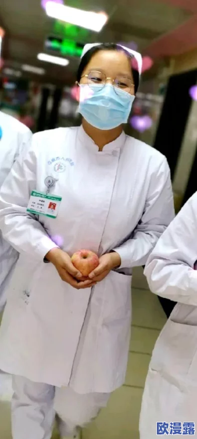 描写进入的那一刻感受男生的心情，细腻展现他内心的紧张与期待，以及对未来可能性的憧憬与不安