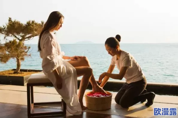 丰满少妇精油按摩，带你体验身心放松的极致享受，感受专业技师的细腻手法与温暖关怀