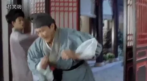 把坤坤插进桃子里视频，这个视频展示了一个创意十足的搞笑场景，吸引了众多网友的关注与讨论