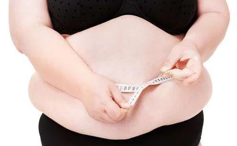 男生撕开内衣 吸奶头的软，令人惊讶的行为背后隐藏着怎样的心理和情感需求？