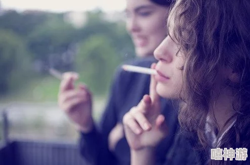 老女人裸体婬交:揭示社会对年龄与性欲的偏见,挑战传统观念,引发热议与思考 老女人裸体婬交:揭示社会对年龄与性欲的偏见,挑战传统观念,引发热议与思考