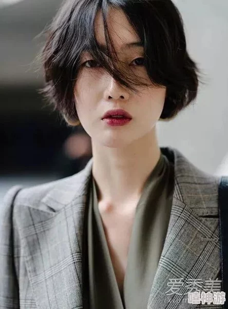 黑又硬的蘑菇头：一种独特的发型风潮，如何在时尚界引领新趋势？