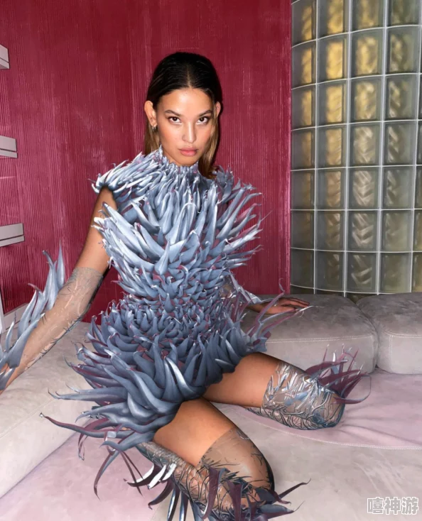 娇小videodes性爽hd：2024年最热潮流与新兴趋势的完美结合，带你领略前所未有的视觉盛宴！