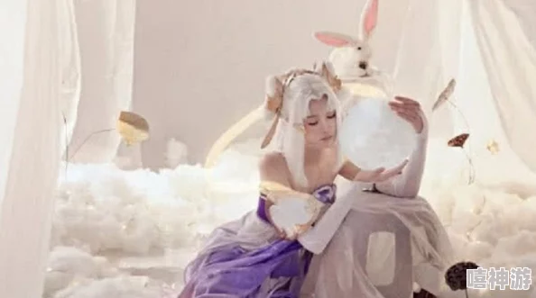 伽罗躺床被C出乳白液体，网友热议其背后故事与影响，引发广泛关注与讨论