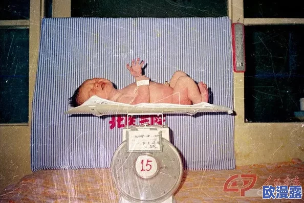 CnⅰneSe偷看农妇BBw,讲述了一位中国农妇在日常生活中被意外拍摄的趣事,引发了网友们的热议与讨论 CnⅰneSe偷看农妇BBw,讲述了一位中国农妇在日常生活中被意外拍摄的趣事,引发了网友们的热议与讨论