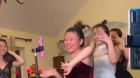 口爆自拍令人震惊!当红明星意外泄露私人视频,网友热议背后的真相与影响 口爆自拍令人震惊!当红明星意外泄露私人视频,网友热议背后的真相与影响