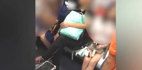 震惊!91国偷自产一区二区三区蜜臀事件引发全球关注,网友热议背后真相与影响! 震惊!91国偷自产一区二区三区蜜臀事件引发全球关注,网友热议背后真相与影响!