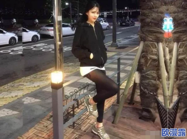 被六个丝袜女摁住榨精,男子在派对上遭遇意外事件引发热议,网友纷纷讨论其背后的故事与影响 被六个丝袜女摁住榨精,男子在派对上遭遇意外事件引发热议,网友纷纷讨论其背后的故事与影响