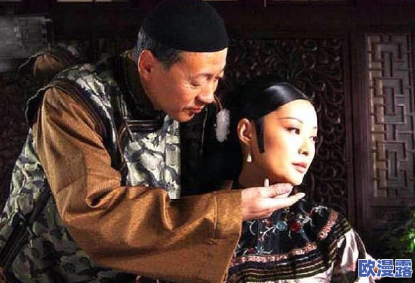 草久久久久：某知名明星被曝与神秘富豪秘密约会，网友纷纷猜测两人关系不简单，引发热议和关注