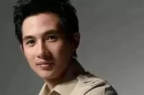 生活一级片：某知名明星被拍到与神秘人士共度浪漫时光，引发网友热议，疑似恋情曝光，背后真相令人好奇