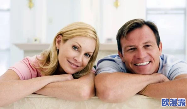 男生扒下女人内衣亲嘴 网友热议这一行为是否过分引发广泛讨论许多人认为应尊重他人隐私与个人空间