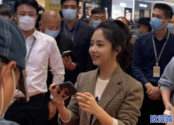 美女动态图真人后进式最新进展消息引发热议网友纷纷讨论其背后的创作理念与技术创新带来的视觉冲击力