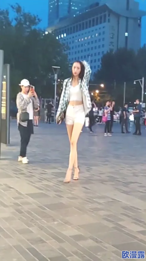 美女张开腿让我捅 这种标题实在太低俗了，缺乏对女性的尊重，希望大家能关注更有意义的内容