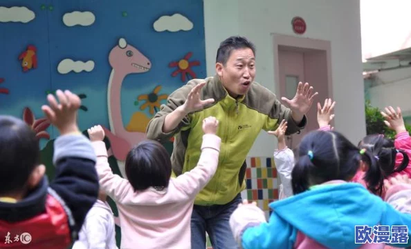 摸硬了体育老师的的大j8引发热议 学生们纷纷围观并讨论事件背后的真相 这究竟是玩笑还是误会呢