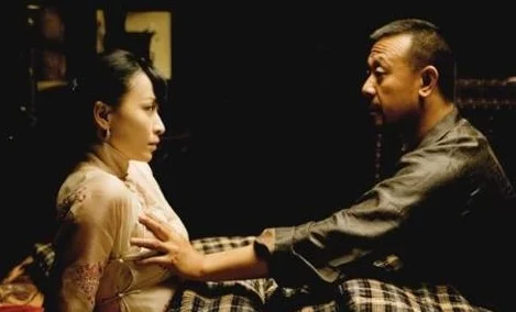 日本吻胸抓胸床戏引发热议网友讨论剧情与演员表现成焦点